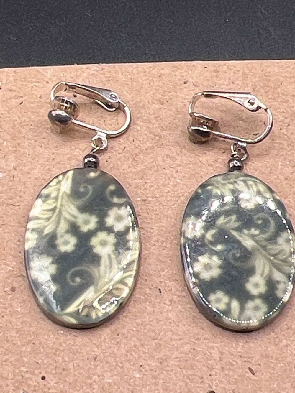Green resin oval flower earrings